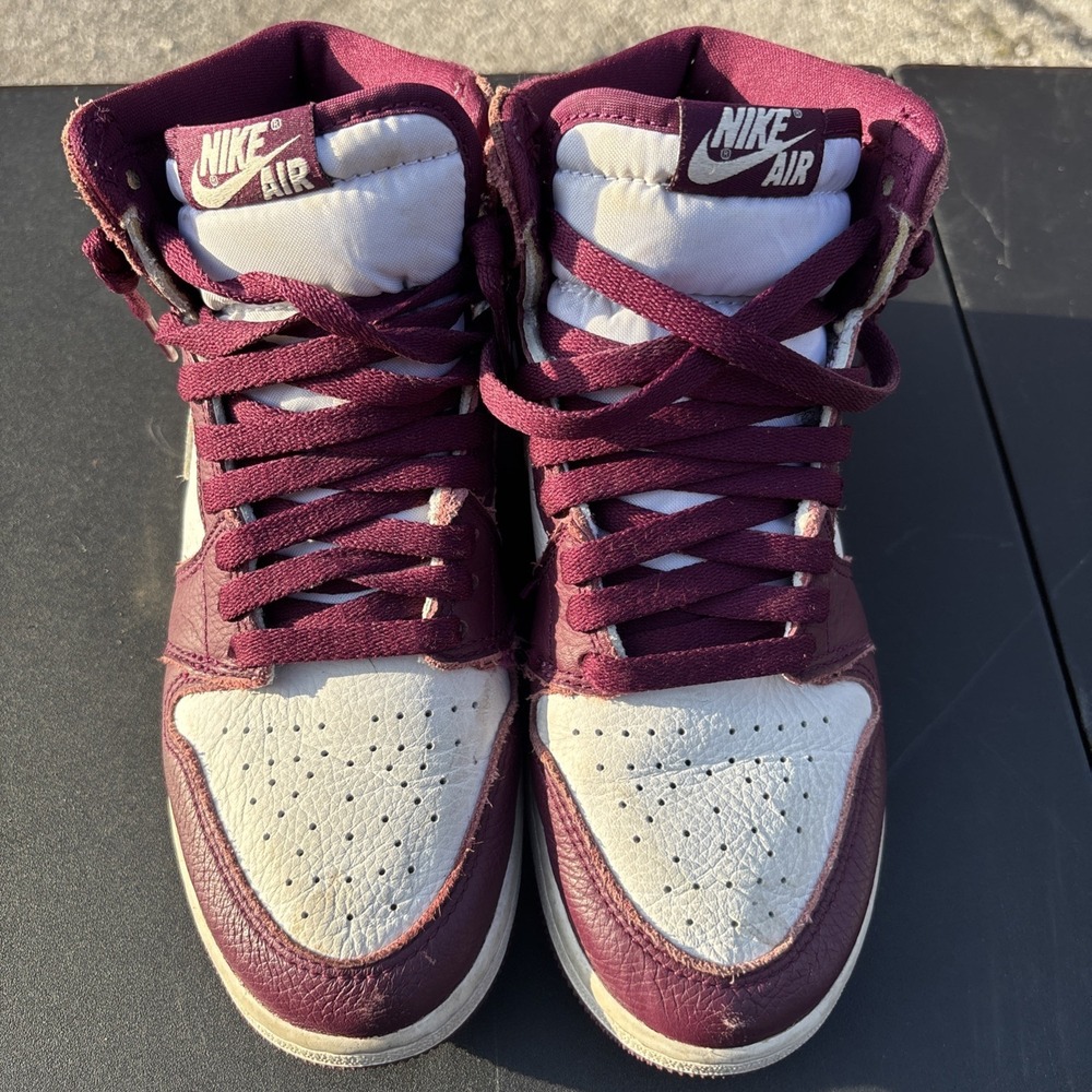 Air Jordan 1 Retro High OG Bordeaux and silver Size 5 Youth